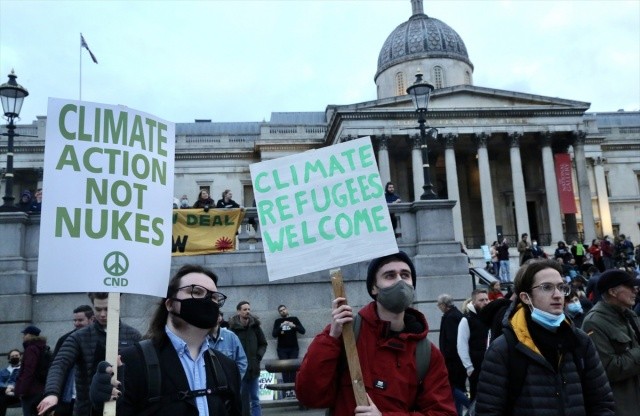 Londra'da on binlerce kişi iklim için yürüdü görseli