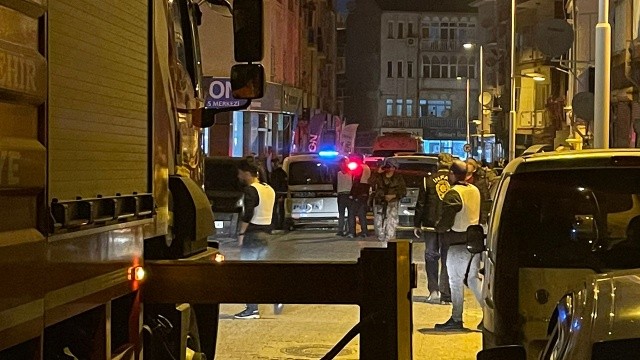Malatya'da rehine krizi! Zanlı, merdivenle kaçtı görseli