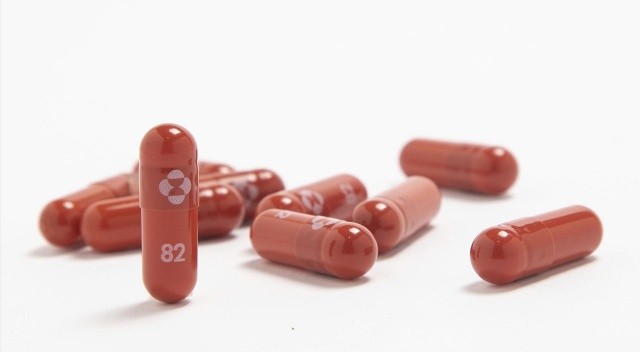Pfizer, Kovid-19'a karşı geliştirdiği ilacın kullanım onayı için FDA'ya başvurdu görseli