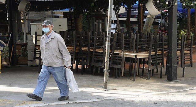 Yunanistan'da Kovid-19 aşısı olmayan 60 yaş üstüne para cezası geliyor görseli