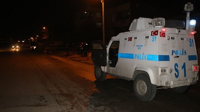 Adana'da bir aile silahlı saldırıya uğradı, yaralılar var görseli
