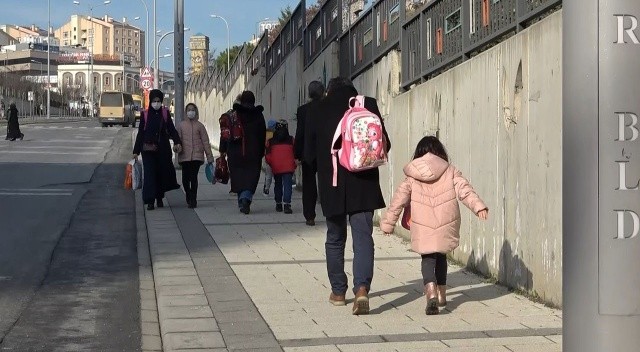 Başakşehir'de okul yolunda feci kaza görseli