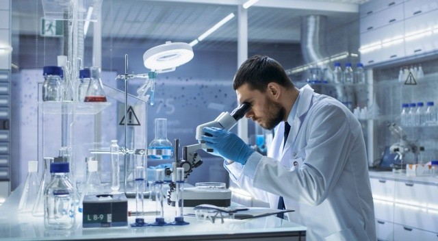 Bilim adamları koronavirüsten koruyan tüm varyantlarda etkili burun spreyi üretecek görseli