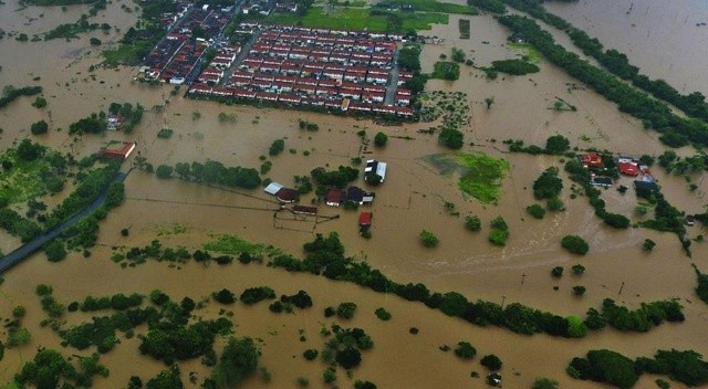 Brezilya’da sel felaketi! 2 baraj yıkıldı 18 kişi hayatını kaybetti görseli