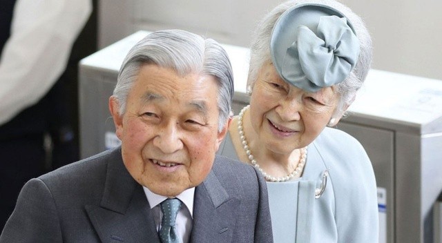 Eski Japonya İmparatoru Akihito 88 yaşına girdi görseli