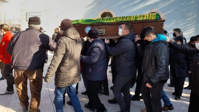 Eskişehir'de donarak ölen çiftçi toprağa verildi görseli
