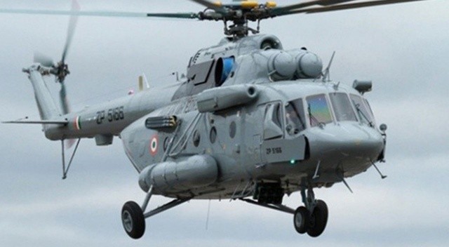 Hindistan'da askeri helikopter düştü: 3 ölü görseli