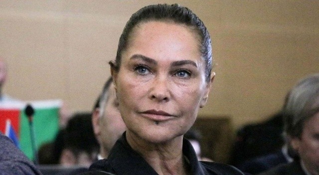 Hülya Avşar'dan gelen tepkilere cevap: Sakinleştiyseniz sıra bende görseli