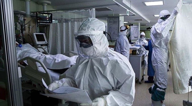 İngiltere hastanelerinde Omicron varyantı vakalarının tedavi gördüğü açıklandı görseli