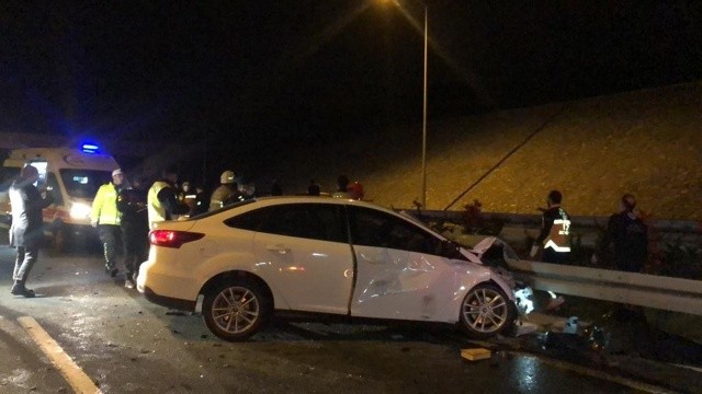 İstanbul-İzmir Otoyolu'nda zincirleme kaza: 3 ölü, 4 yaralı görseli