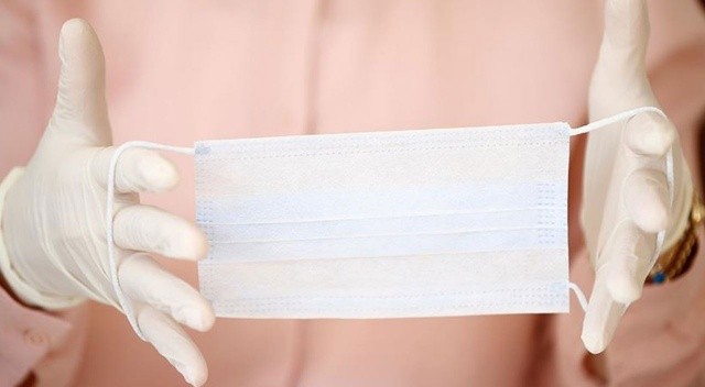 Japon uzmanlar ışık altında virüsü tespit edebilen maske geliştirdi görseli