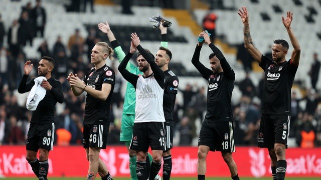 Koronavirüs Beşiktaş'a da sıçradı görseli