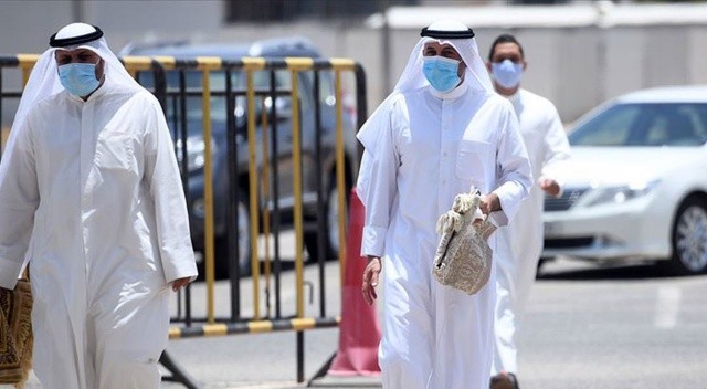 Koronavirüsün yeni mutasyonu Omicron, BAE'ye sıçradı görseli