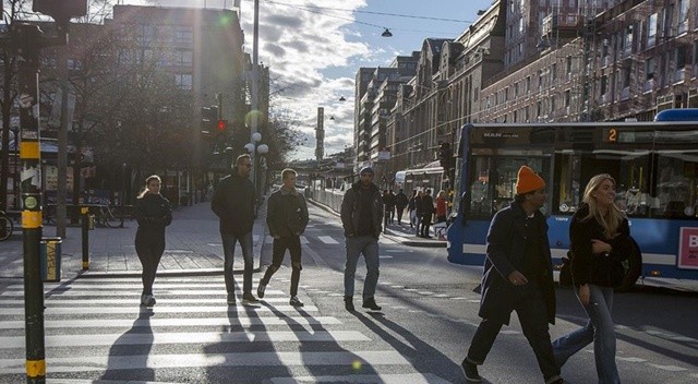 Norveç'te Kovid-19 vaka artışı nedeniyle yeniden kapanıyor görseli