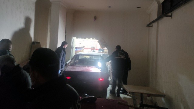 Ortağına kızdı, arabayla dükkana girdi, öldürüldü görseli