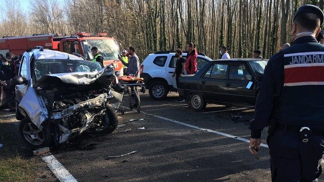 Sinop'ta zincirleme kaza, ölü ve yaralılar var görseli