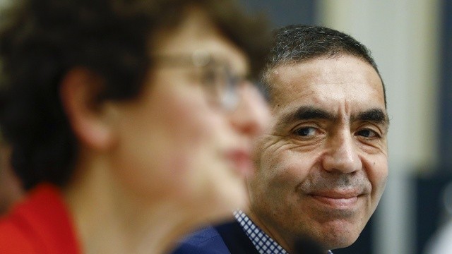 Uğur Şahin açıkladı, üç doz BioNTech aşısı Omicron'a karşı koruyor görseli
