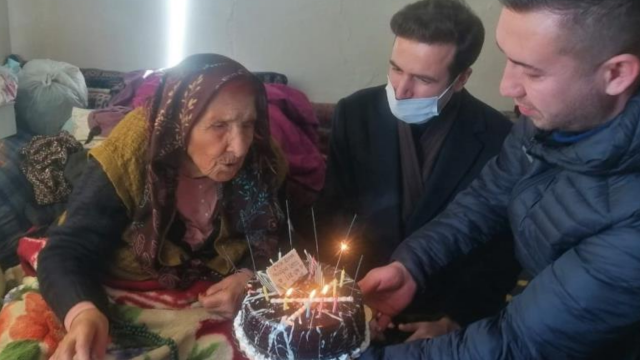 20 yıl önce öldü diye selasını verdiler, bugün 121. yaşını kutladı görseli