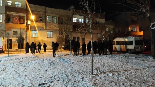 30 yaşındaki kadın 5 çocuğunun gözü önünde öldürüldü görseli