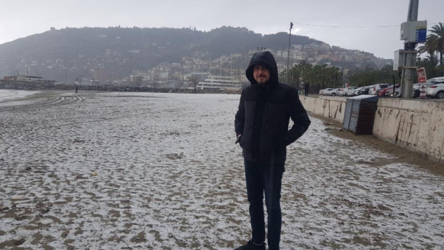 53 yıl sonra Alanya'da kar yağdı: Sahil beyaza büründü görseli