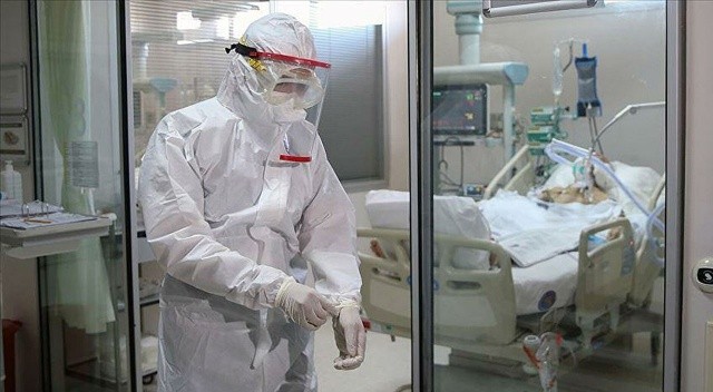 Bir yıl sonra koronavirüsü yendi, konuşmayı ve yürümeyi yeniden öğrendi görseli