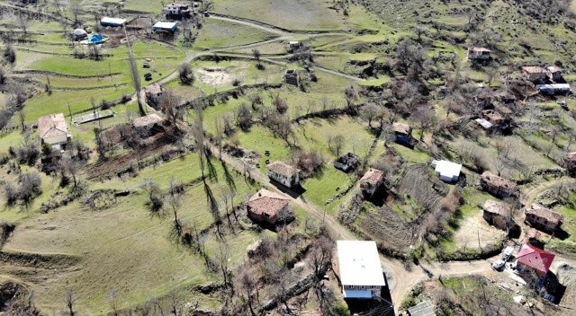 Bu mahallede hiç korona vakası görülmedi, girişte HES kodu soruluyor görseli