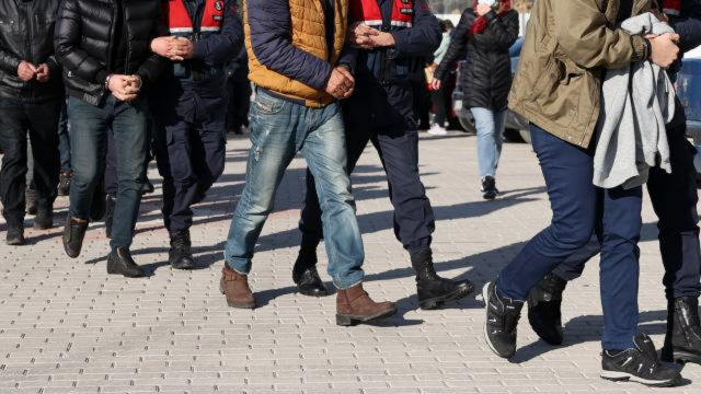 Ekipler göz açtırmıyor: Uyuşturucu operasyonlarında 387 kişi gözaltına alındı görseli
