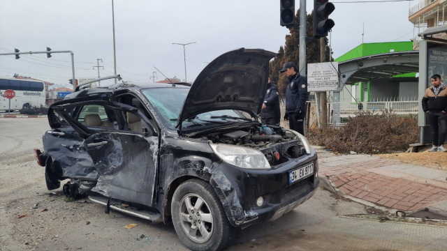 Manisa’da kamyonet ve otomobil çarpıştı: 4 yaralı görseli