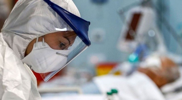 Nedeni araştırmalarla kanıtlandı: Omicron neden daha az ölümcül? görseli