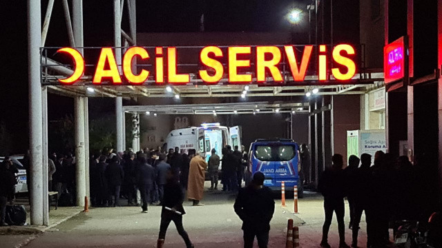 Şanlıurfa'da iki otomobil çarpıştı, ölü ve yaralılar var görseli