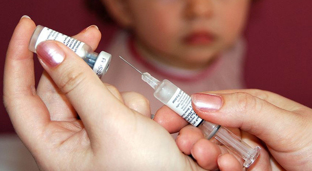 5 yaş altı  koronavirüs aşısı ertelendi görseli