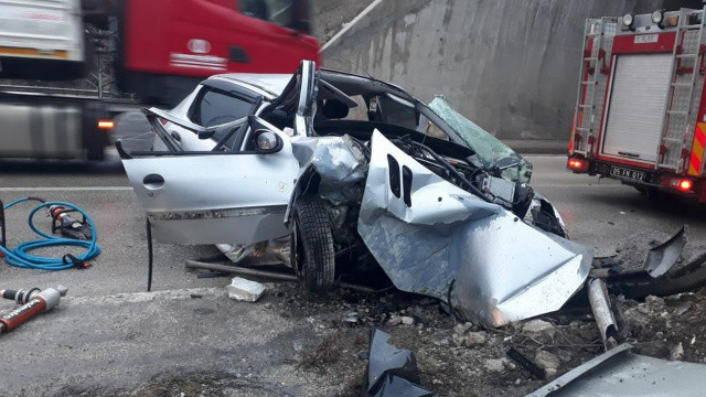 Amasya'da feci kaza: Anne ve oğlu öldü, 1'i bebek 2 yaralı görseli