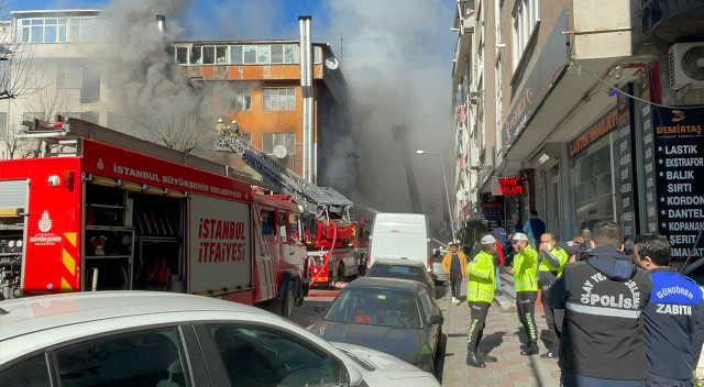 Güngören'de boya imalathanesinde yangın paniği: 6 yaralı görseli