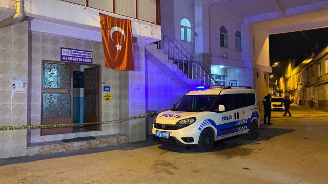 Hırsız girdiği camide imamı 3 yerinden bıçakladı görseli