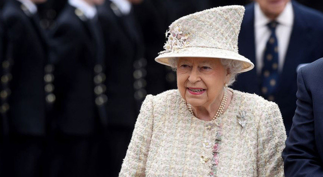 İngiltere Kraliçesi 2. Elizabeth'in koronavirüs testi pozitif çıktı görseli