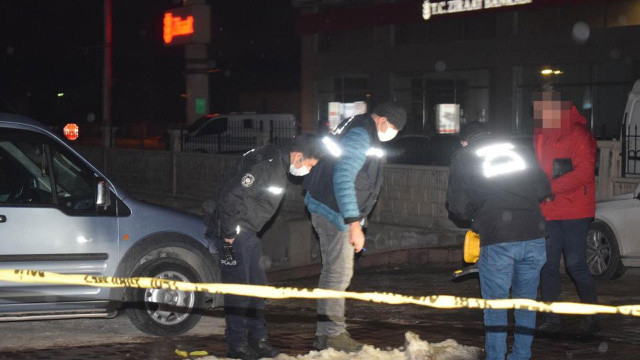 İş adamı evinin önünde silahlı saldırıya uğradı görseli