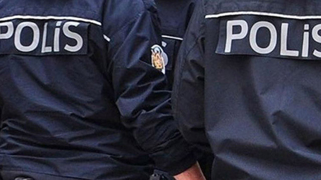 İzmir'de bir kadın tartıştığı adamı emniyet kemeri ile boğarak öldürdü görseli