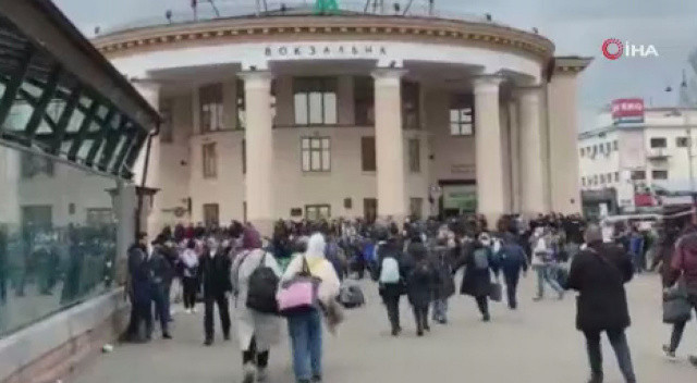 Kiev’de halk, tren garına akın etti görseli