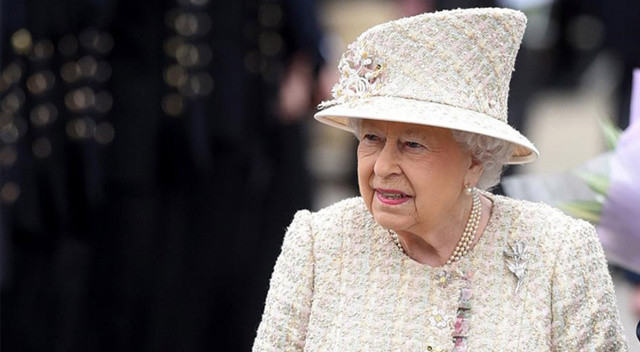Kraliçe Elizabeth tahtı bırakıyor görseli