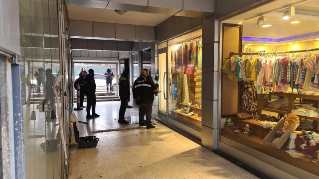 Kültürlü hırsız paralarla beraber kitapları da çaldı görseli