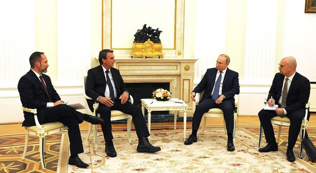Macron ve Scholz'u dev masada ağırlamıştı! Putin masayı küçülttü görseli