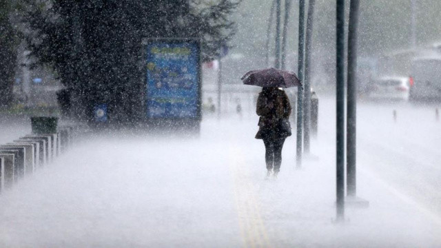 Meteorolojiden  kuvvetli yağış uyarısı görseli
