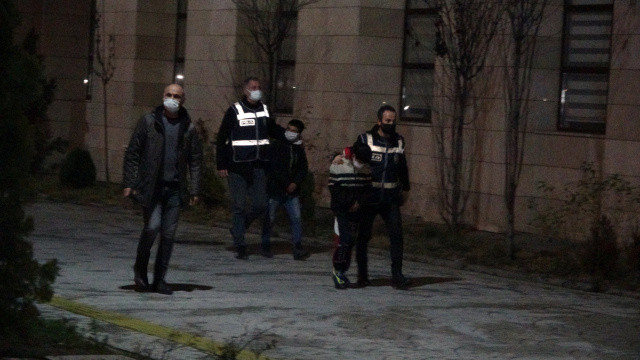 Oto galeriden cip çalan küçük çocuklar yakalandı görseli