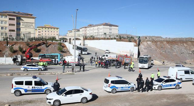 Şanlıurfa'da midibüs ile AFAD aracı çarpıştı: 1 ölü, 3 yaralı görseli
