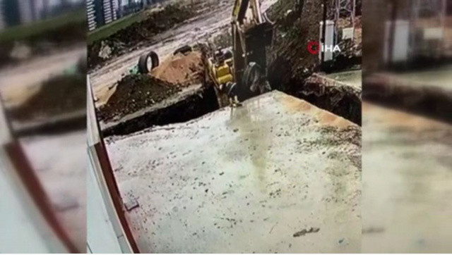 Üzerine kepçe düşen işçi ezilerek hayatını kaybetti görseli