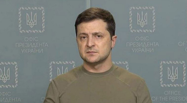 Zelenskiy'den Rus askerlerine çağrı:Silahlarınızı bırakıp gidin ve hayatınızı kurtarın görseli