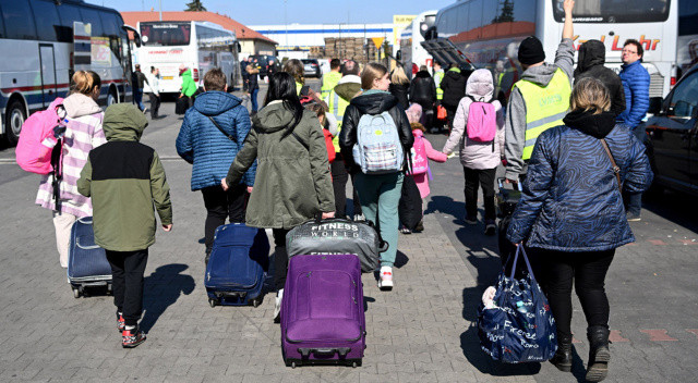 30 bin Ukraynalı mülteci Fransa’ya ulaştı görseli