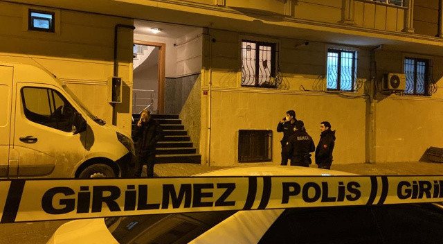 Bağcılar'da koca dehşeti! Sokakta komşusunu evde eşini öldürüp intihar etti görseli