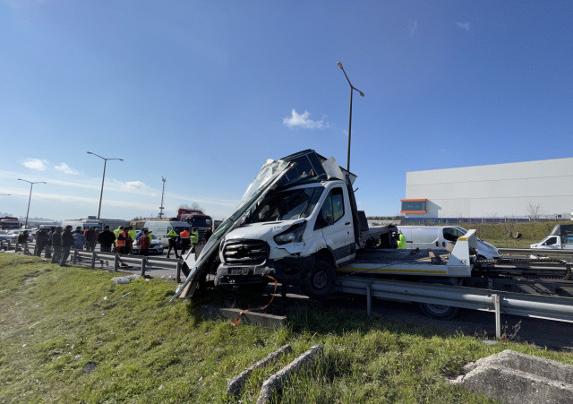 Esenyurt'ta feci kaza: 1 ölü, 2 yaralı görseli