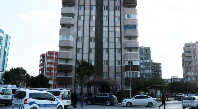 İzmir'de haber alınamayan çift, evlerinde ölü bulundu görseli